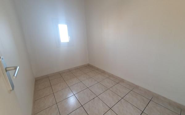 Immeuble à vendre    7 pièces •  Vias