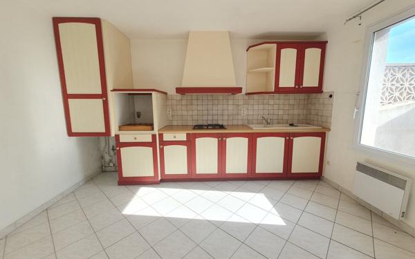 Immeuble à vendre    7 pièces •  Vias