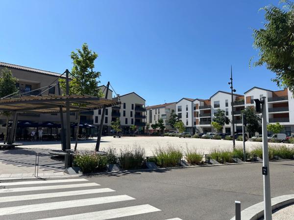 Local commercial Bail à céder SAINT LAURENT DE MURE (69), local Commercial de 110m2 environ sur la nouvelle place centrale de st laurent de mure