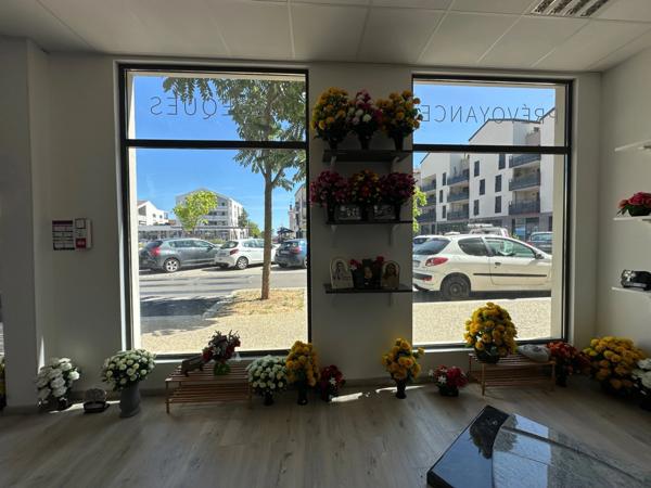 Local commercial Bail à céder SAINT LAURENT DE MURE (69), local Commercial de 110m2 environ sur la nouvelle place centrale de st laurent de mure