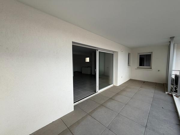Appartement T3 77 m², terrasse et garage.