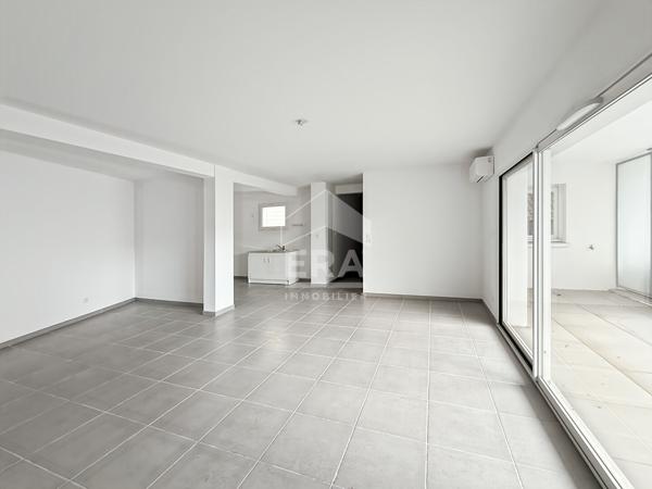 Appartement T3 77 m², terrasse et garage.