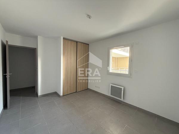 Appartement T3 77 m², terrasse et garage.