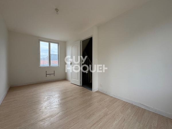 LUMINEUSE MAISON DE VILLE EN PLEIN CENTRE DE PONT L'EVEQUE