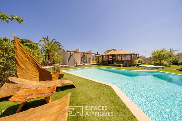 Villa contemporaine aux accents safari avec piscine et tennis