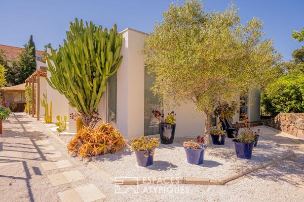 Villa contemporaine aux accents safari avec piscine et tennis