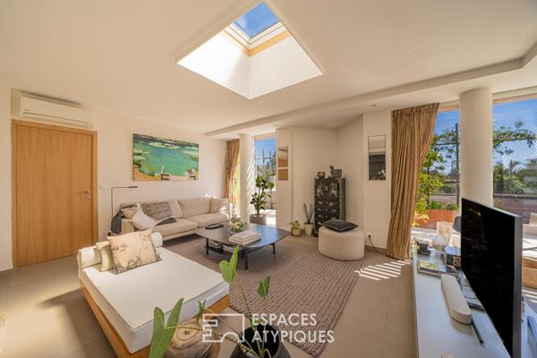 Villa contemporaine aux accents safari avec piscine et tennis
