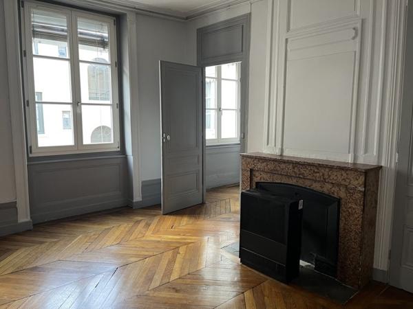 Appartement 340 000 € Lyon 06 2 p 65,6 m² DPE F