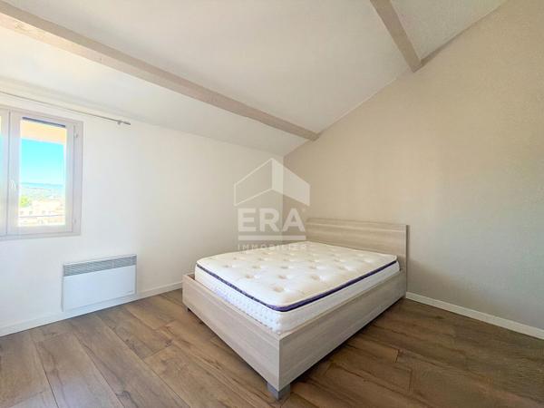A LOUER 84120 PERTUIS CENTRE VILLE APPARTEMENT MEUBLE TYPE 2 PIECES  D'ENVIRON 49M²