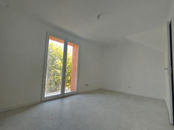 Maison Pourrieres 5 pièce(s) 92 m2 avec terrasse et balcon