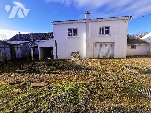 Nouveau à visiter sans tarder, venez découvrir cette belle maison avec ses nombreuses dépendances.