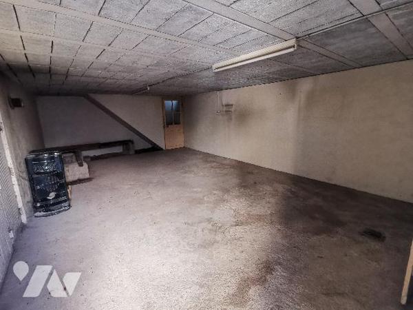 Nouveau à visiter sans tarder, venez découvrir cette belle maison avec ses nombreuses dépendances.