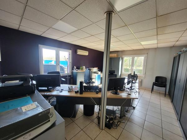 A LOUER - 8 000 m² FONCIER - 2 040 m² LOCAUX - VERTOU