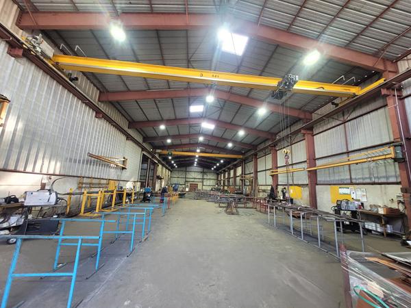 A LOUER - 8 000 m² FONCIER - 2 040 m² LOCAUX - VERTOU