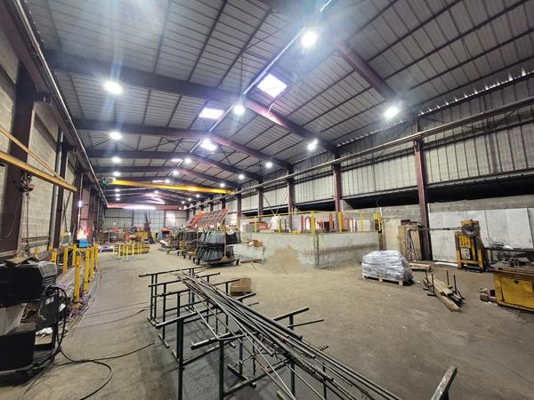 A LOUER - 8 000 m² FONCIER - 2 040 m² LOCAUX - VERTOU