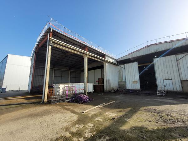 A LOUER - 8 000 m² FONCIER - 2 040 m² LOCAUX - VERTOU