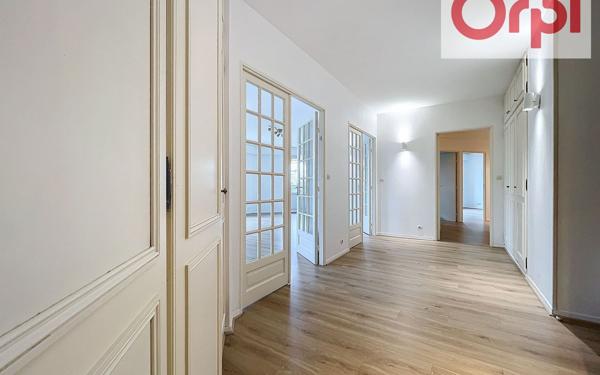 Appartement à vendre    5 pièces • 146,81 m2 Chantilly