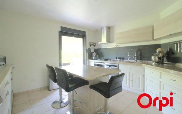 Maison à vendre    6 pièces •  Grézieu-la-Varenne