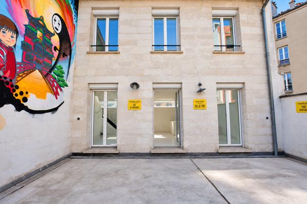 Maison
         3 pièces
        - 120 m² 895 000 € *