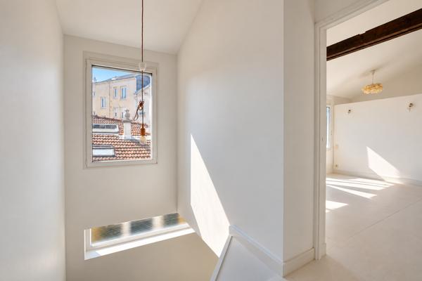 Maison
         3 pièces
        - 120 m² 895 000 € *