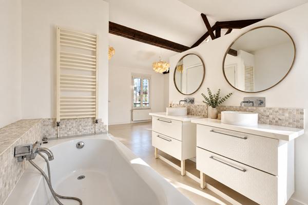 Maison
         3 pièces
        - 120 m² 895 000 € *
