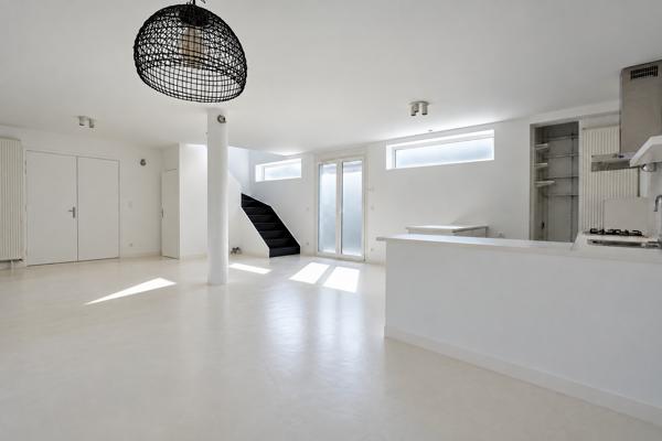 Maison
         3 pièces
        - 120 m² 895 000 € *