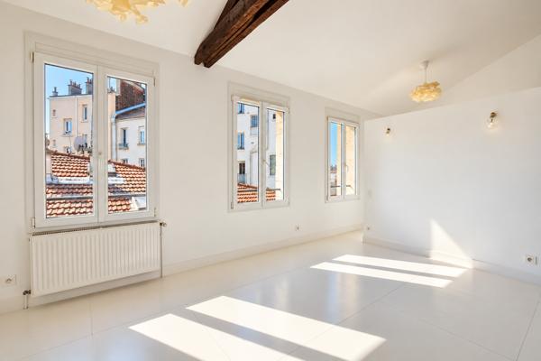 Maison
         3 pièces
        - 120 m² 895 000 € *