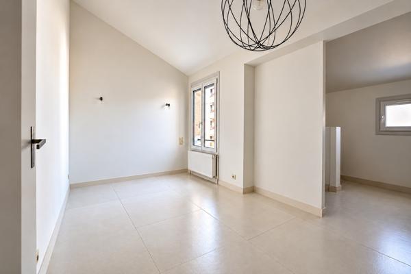 Maison
         3 pièces
        - 120 m² 895 000 € *