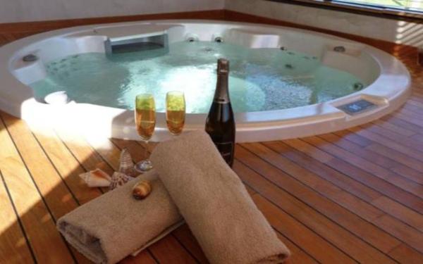 Maison à vendre    6 pièces • 390 m2 Cheval-Blanc