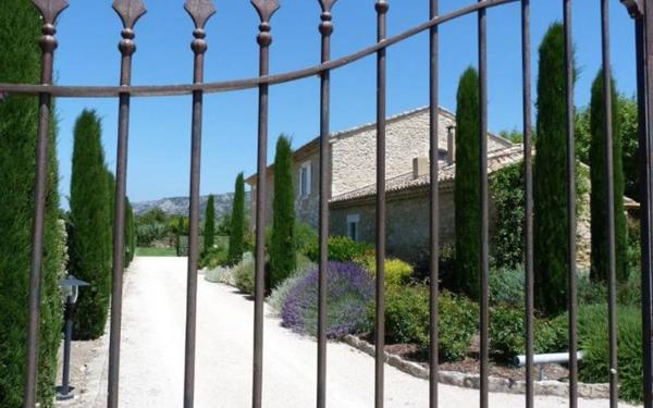 Maison à vendre    6 pièces • 390 m2 Cheval-Blanc