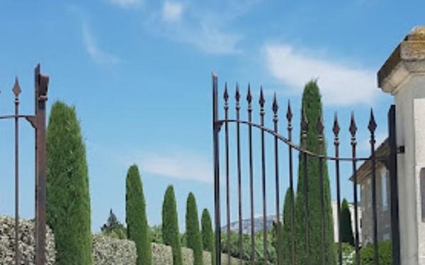 Maison à vendre    6 pièces • 390 m2 Cheval-Blanc