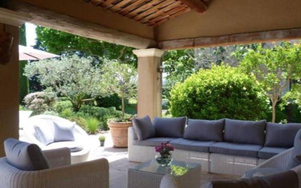 Maison à vendre    6 pièces • 390 m2 Cheval-Blanc