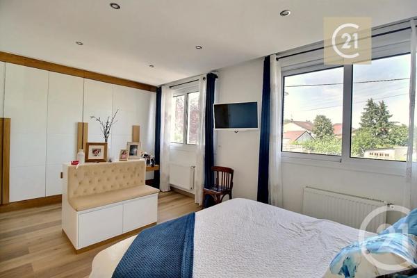 Maison à vendre  6 pièces - 178 m 2   LIVRY GARGAN  - 93
