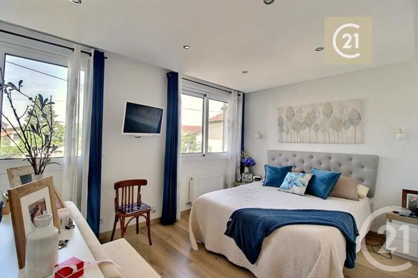 Maison à vendre  6 pièces - 178 m 2   LIVRY GARGAN  - 93