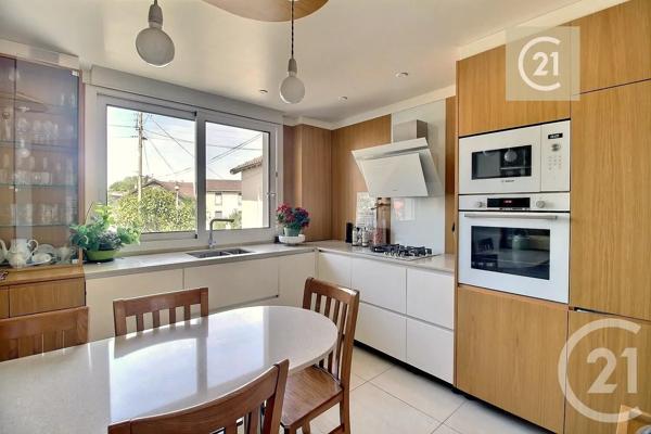 Maison à vendre  6 pièces - 178 m 2   LIVRY GARGAN  - 93
