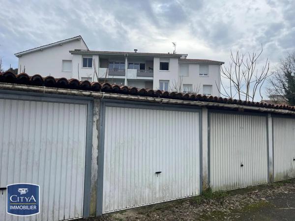 Parking à louer 10m² Bègles (33130)