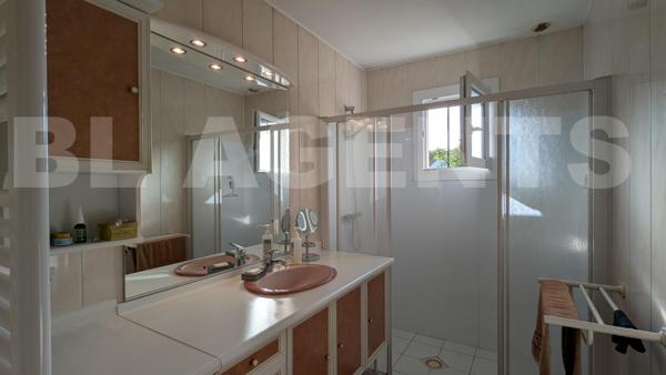 Maison 5 chambres - Grande parcelle de terrain !