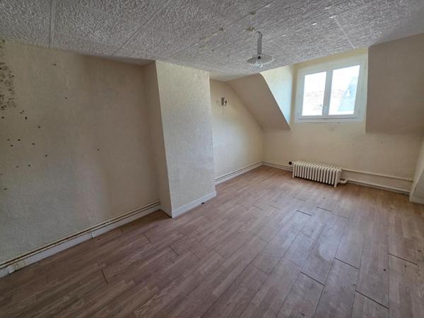 Maison Loches 5 pièce(s) 373 m2