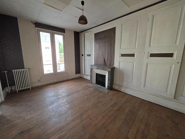 Maison Loches 5 pièce(s) 373 m2
