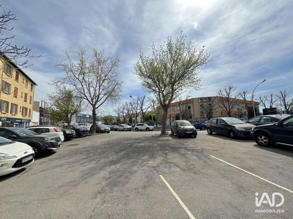 Location studio 50 m² Marseille 10