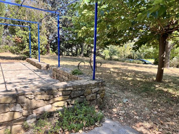 Châteauneuf-le-Rouge (13790) Mas provençal T6 au cœur des vignes, au pied de la Sainte-Victoire