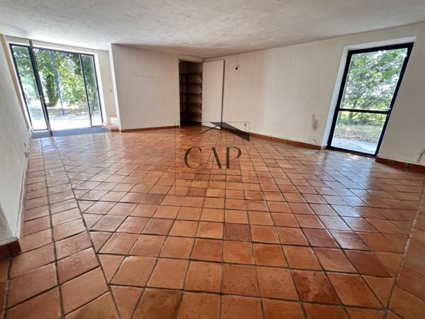 Châteauneuf-le-Rouge (13790) Mas provençal T6 au cœur des vignes, au pied de la Sainte-Victoire