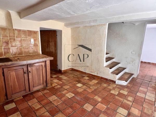 Châteauneuf-le-Rouge (13790) Mas provençal T6 au cœur des vignes, au pied de la Sainte-Victoire