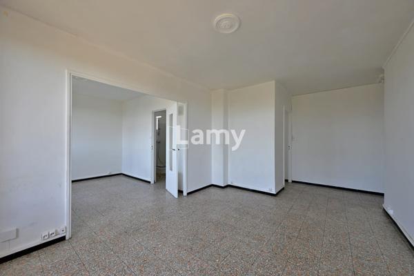 Parking + appartement + annexe