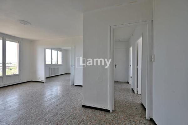 Parking + appartement + annexe