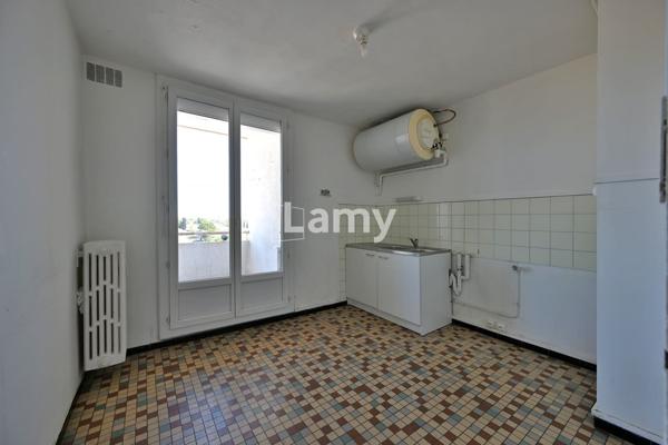 Parking + appartement + annexe