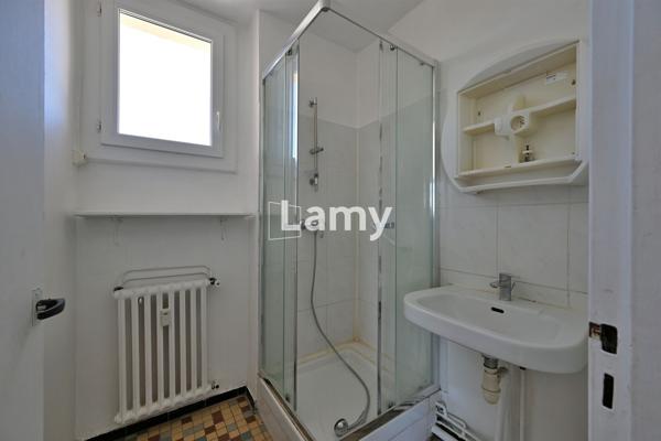 Parking + appartement + annexe