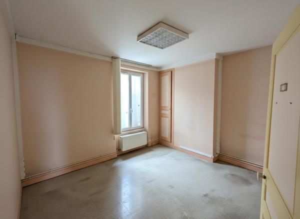 Maison de ville  117 m² 4 chambres  Centre-ville de La Loupe