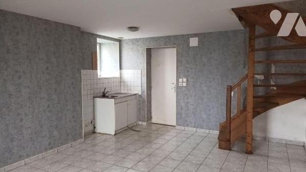 Maison à usage d'habitation, comprenant :
- au rez de chaussée : cuisine ouverte sur séjour, u...