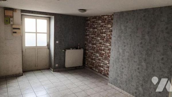 Maison à usage d'habitation, comprenant :
- au rez de chaussée : cuisine ouverte sur séjour, u...